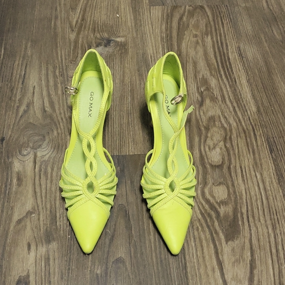 Kitten heel